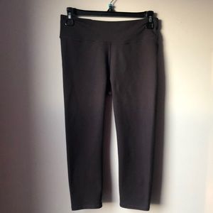 Fabletics Charcoal Gray Capris Leggings size Small